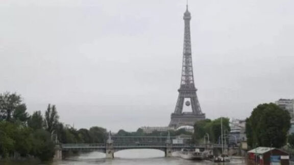 Turnul Eiffel în ape