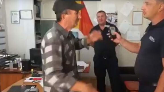 Spectacol la Inspectoratul de Poliție din Căușeni! „Eu știu că am băut