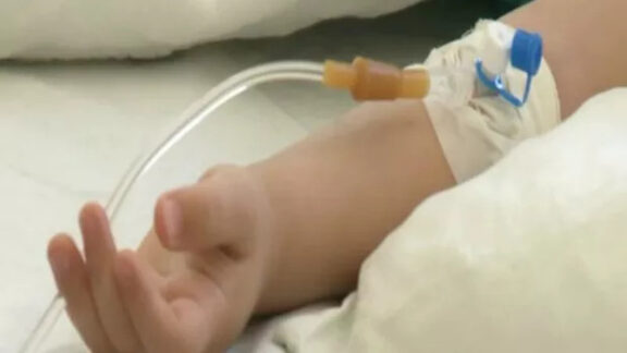 În stare gravă la spital după ce a înghițit pastile