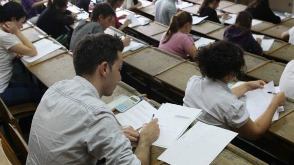 studenți