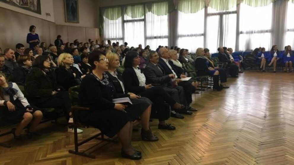 Surprize pentru profesori de ziua lor! La Liceul