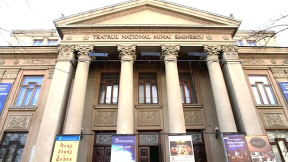 Fațada Teatrului Național „Mihai Eminescu”