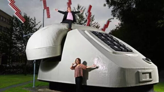 Cel mai mare telefon din lume