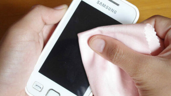 îndepărtarea zgârâieturilor de pe telefon