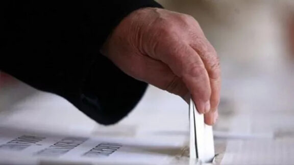 Un alegător votează