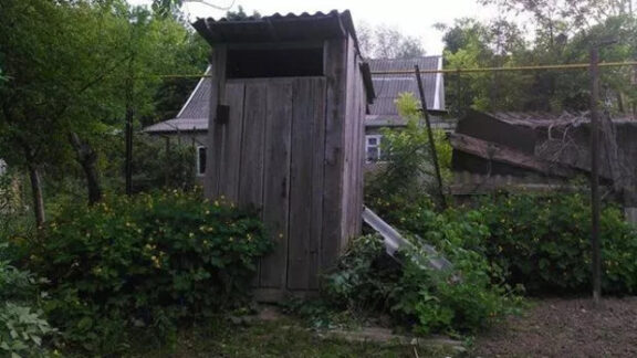 Un copilaș s-a înecat în WC-ul din curtea casei