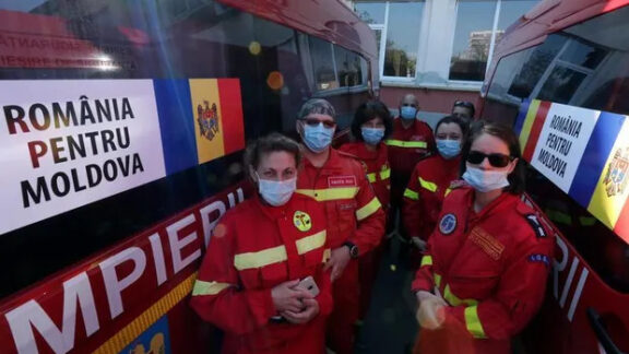 (FOTO/VIDEO) Echipa de medici din România a fost întâmpinată cu mare fast la Chișinău. Ce alte donații importante vin din partea României