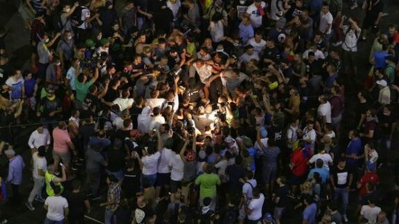 VIOLENȚE la protestul anti-guvernamental de la București
