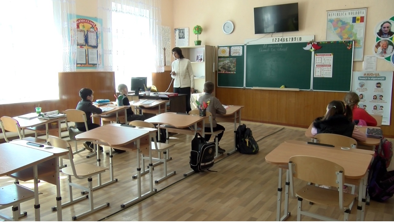 A început vacanța de iarnă pentru elevi. Când revin la școală în 2026